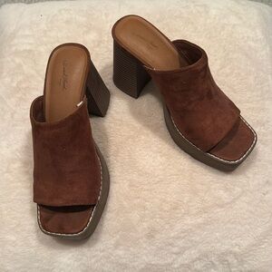 Suede, open toed clogs